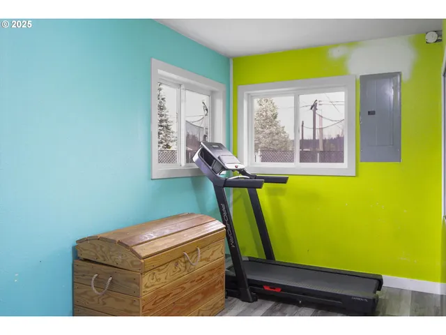 $355,000 | 1038 3rd Avenue, Sweet Home, OR 97386