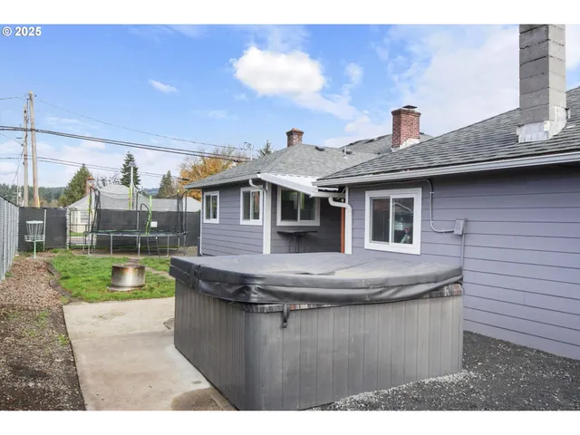 $355,000 | 1038 3rd Avenue, Sweet Home, OR 97386