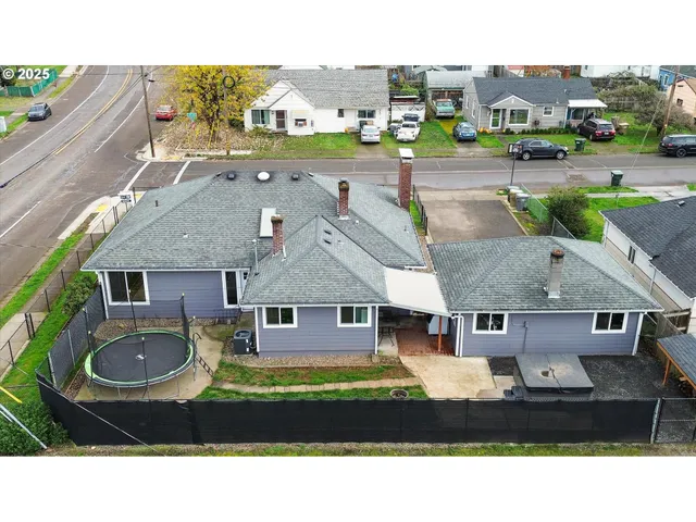 $355,000 | 1038 3rd Avenue, Sweet Home, OR 97386