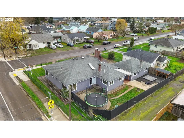 $355,000 | 1038 3rd Avenue, Sweet Home, OR 97386