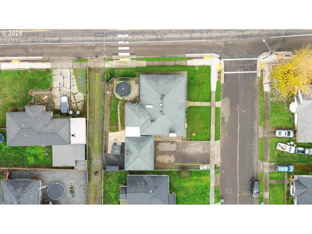 $355,000 | 1038 3rd Avenue, Sweet Home, OR 97386