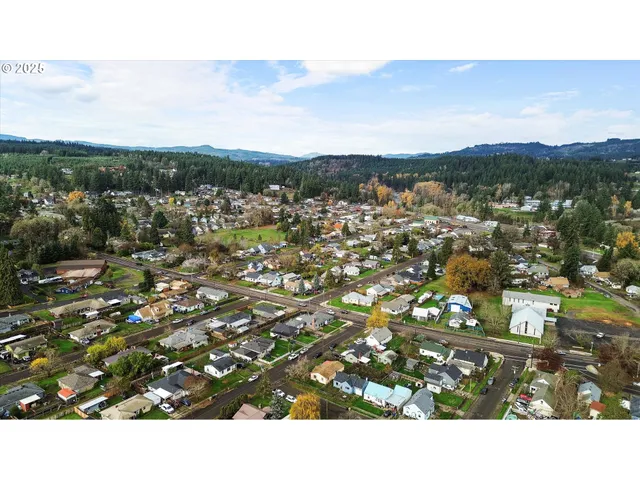 $355,000 | 1038 3rd Avenue, Sweet Home, OR 97386