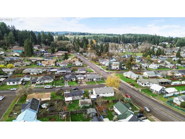 $355,000 | 1038 3rd Avenue, Sweet Home, OR 97386