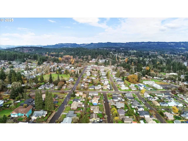 $355,000 | 1038 3rd Avenue, Sweet Home, OR 97386