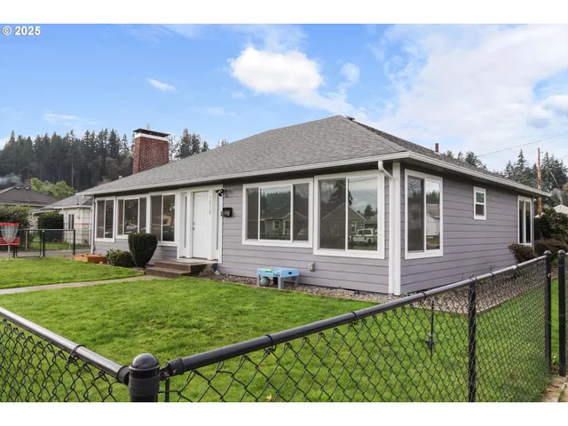 $355,000 | 1038 3rd Avenue, Sweet Home, OR 97386