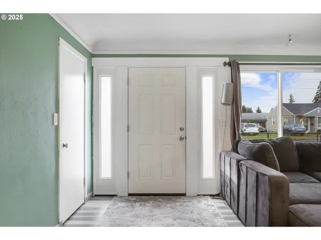 $355,000 | 1038 3rd Avenue, Sweet Home, OR 97386