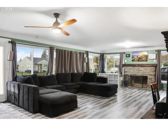 $355,000 | 1038 3rd Avenue, Sweet Home, OR 97386