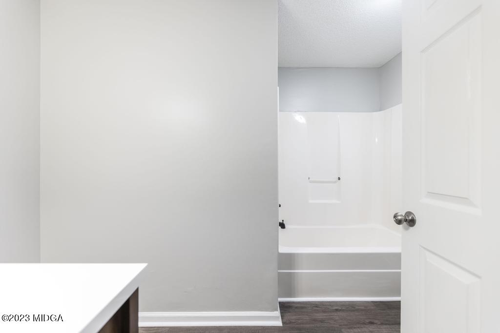 1734 Dixon Road Roberta, GA 31078 - Photo 20 of 40 a bathroom with a bathtub