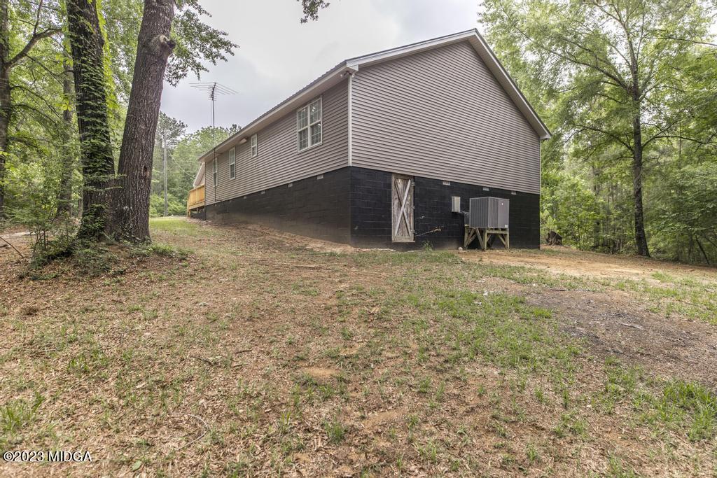 1734 Dixon Road Roberta, GA 31078 - Photo 34 of 40 a backyard of a house with yard and garage