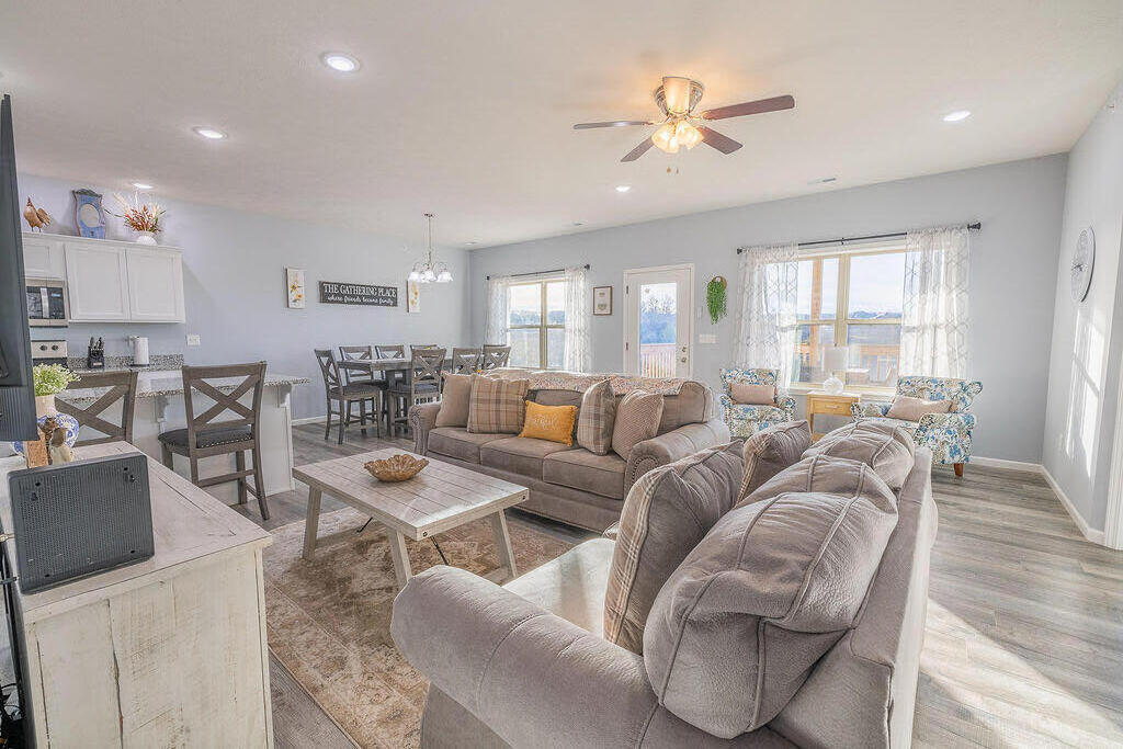 115 Bunker Drive, Unit 2 Reeds Spring, MO 65737 - Photo 1 of 1 LIVING ROOM