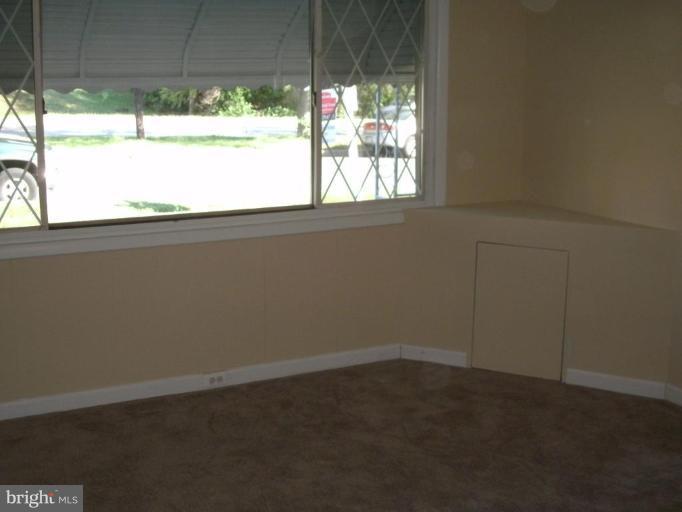 4448 Annapolis Road Halethorpe, MD 21227 - Photo 4 of 14 Living Room