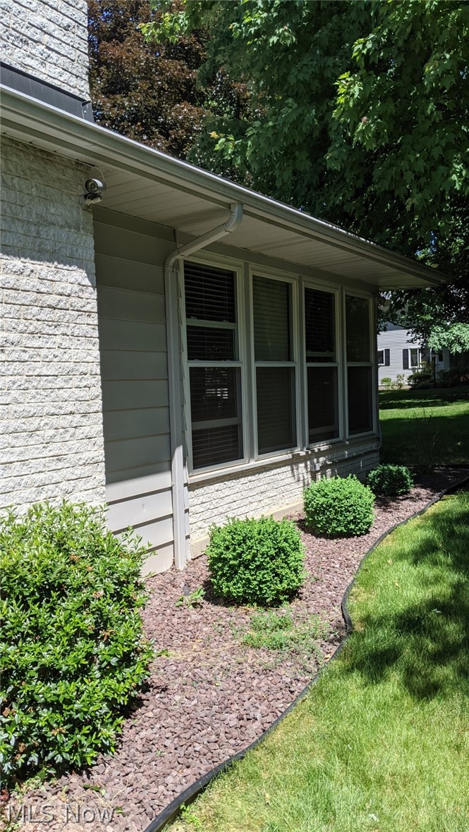 849 Upton Road Youngstown, OH 44509 - Photo 4 of 33 Side View