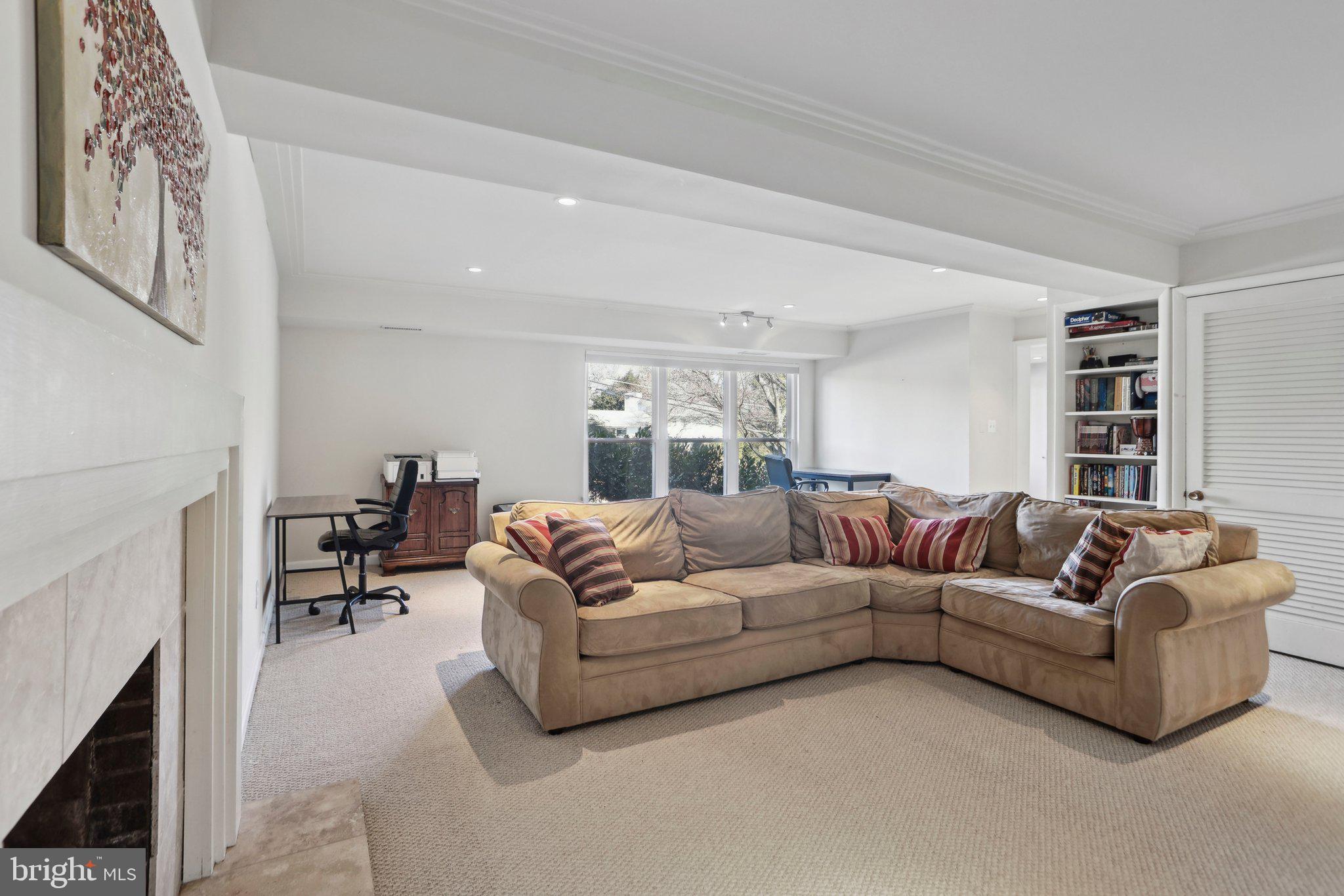 6707 Old Chesterbrook Road McLean, VA 22101 - Photo 8 of 46 Gallery Image 8