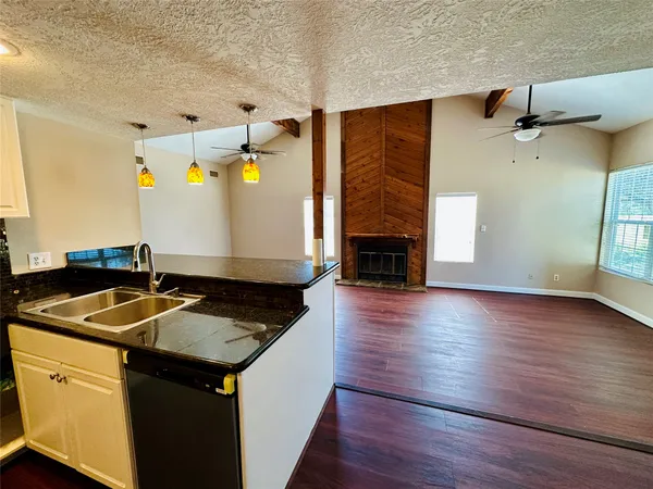 $2,750 | 25417 Highway 6, Hempstead, TX 77445