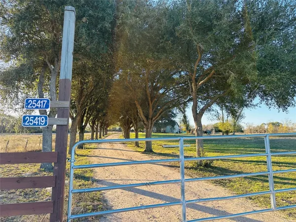 $2,750 | 25417 Highway 6, Hempstead, TX 77445