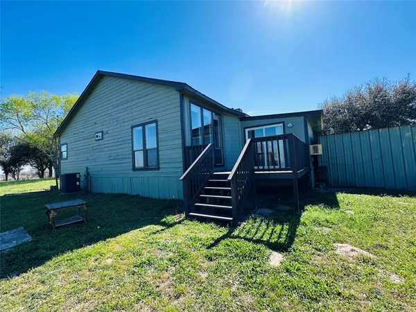 $2,750 | 25417 Highway 6, Hempstead, TX 77445