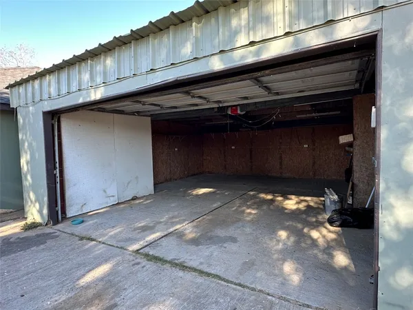$2,750 | 25417 Highway 6, Hempstead, TX 77445