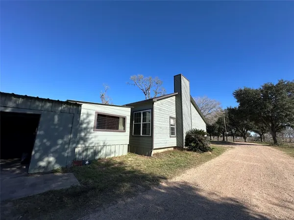 $2,750 | 25417 Highway 6, Hempstead, TX 77445