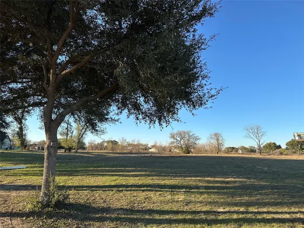 $2,750 | 25417 Highway 6, Hempstead, TX 77445