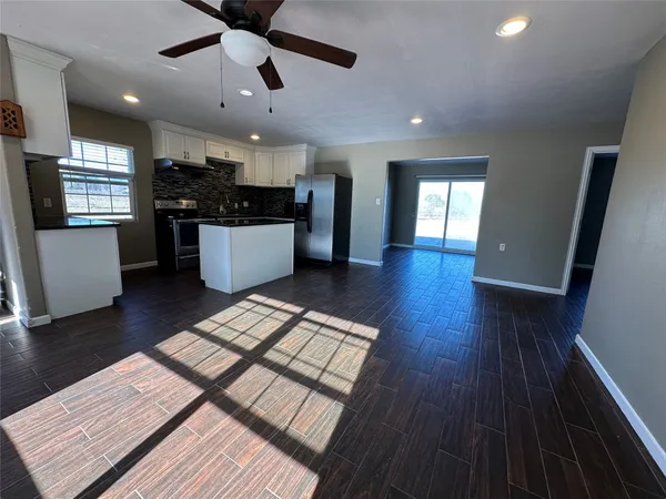 $2,750 | 25417 Highway 6, Hempstead, TX 77445