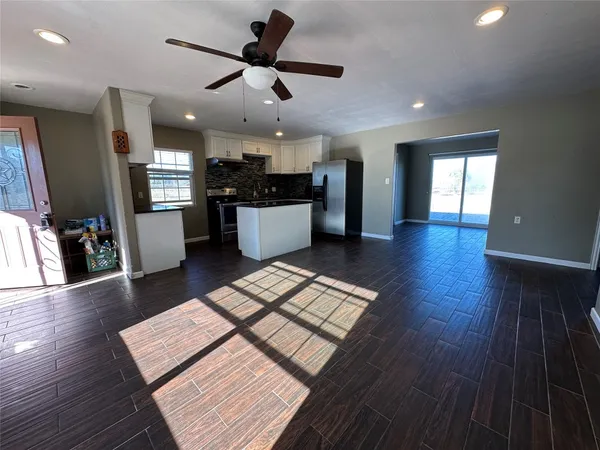$2,750 | 25417 Highway 6, Hempstead, TX 77445