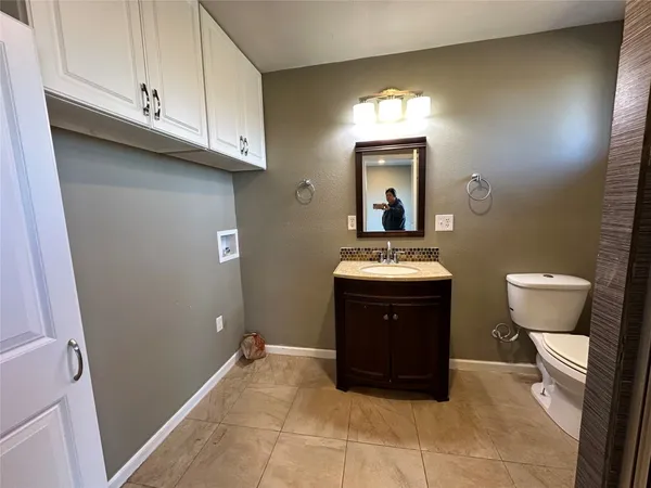 $2,750 | 25417 Highway 6, Hempstead, TX 77445