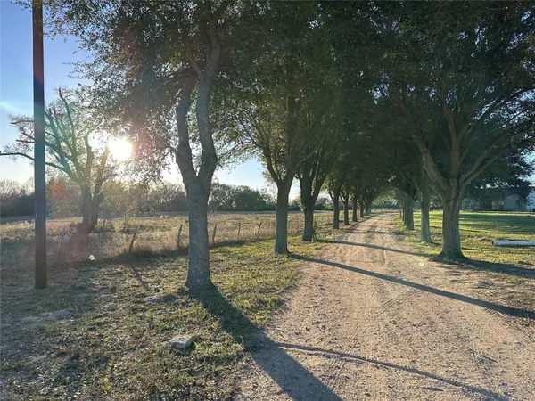 $2,750 | 25417 Highway 6, Hempstead, TX 77445