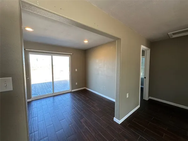 $2,750 | 25417 Highway 6, Hempstead, TX 77445