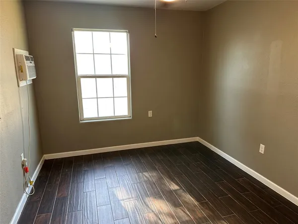 $2,750 | 25417 Highway 6, Hempstead, TX 77445