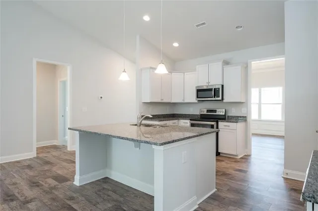 $449,725 | 808 Eagle Hts Drive, Maysville, GA 30558