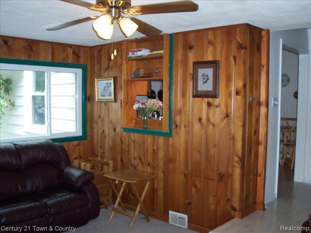 47880 Frederick Road Utica, MI 48317 - Photo 4 of 15 Family Room
