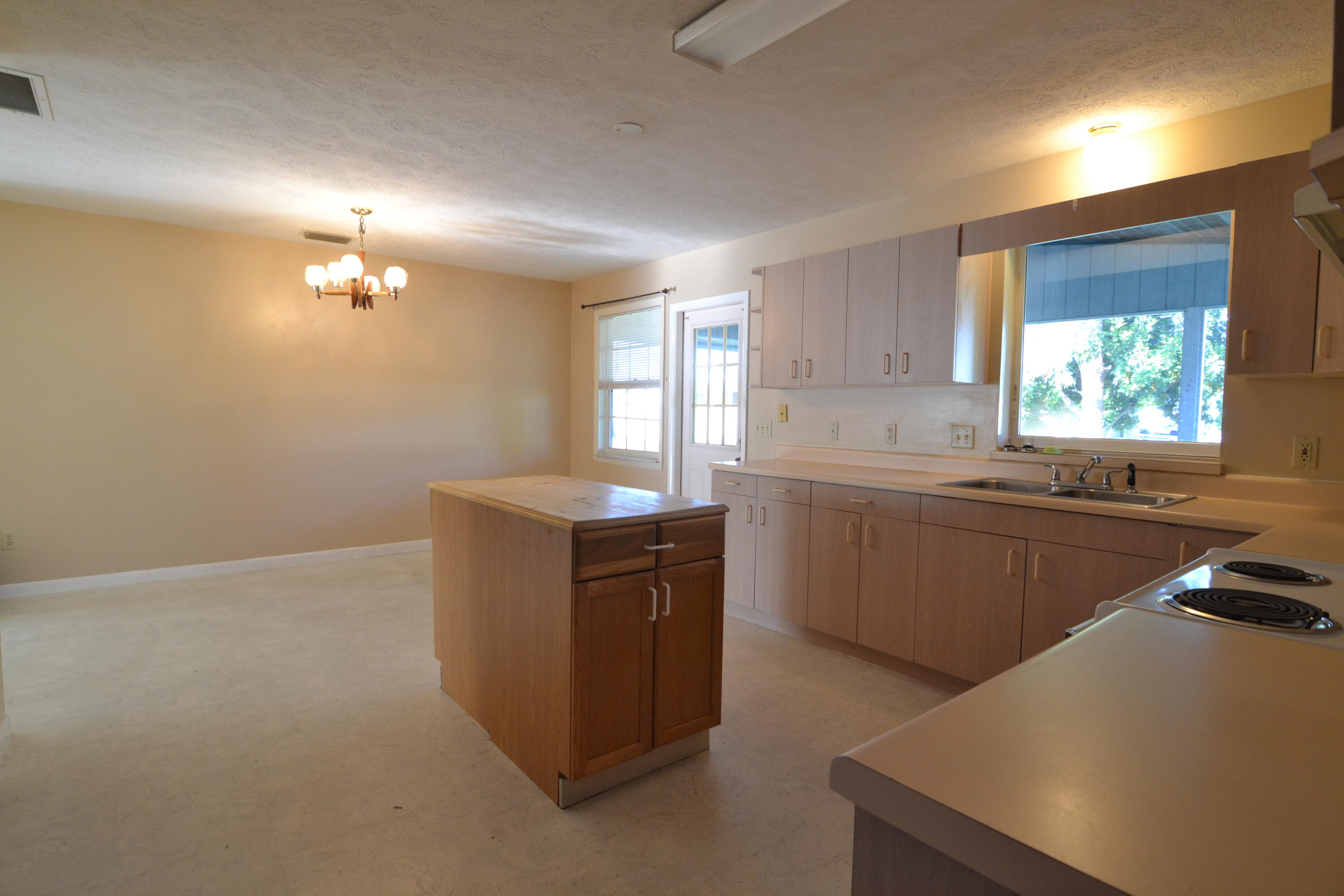 5620 Southeast Normandy Avenue Stuart, FL 34997 - Photo 13 of 14 DSC_0136