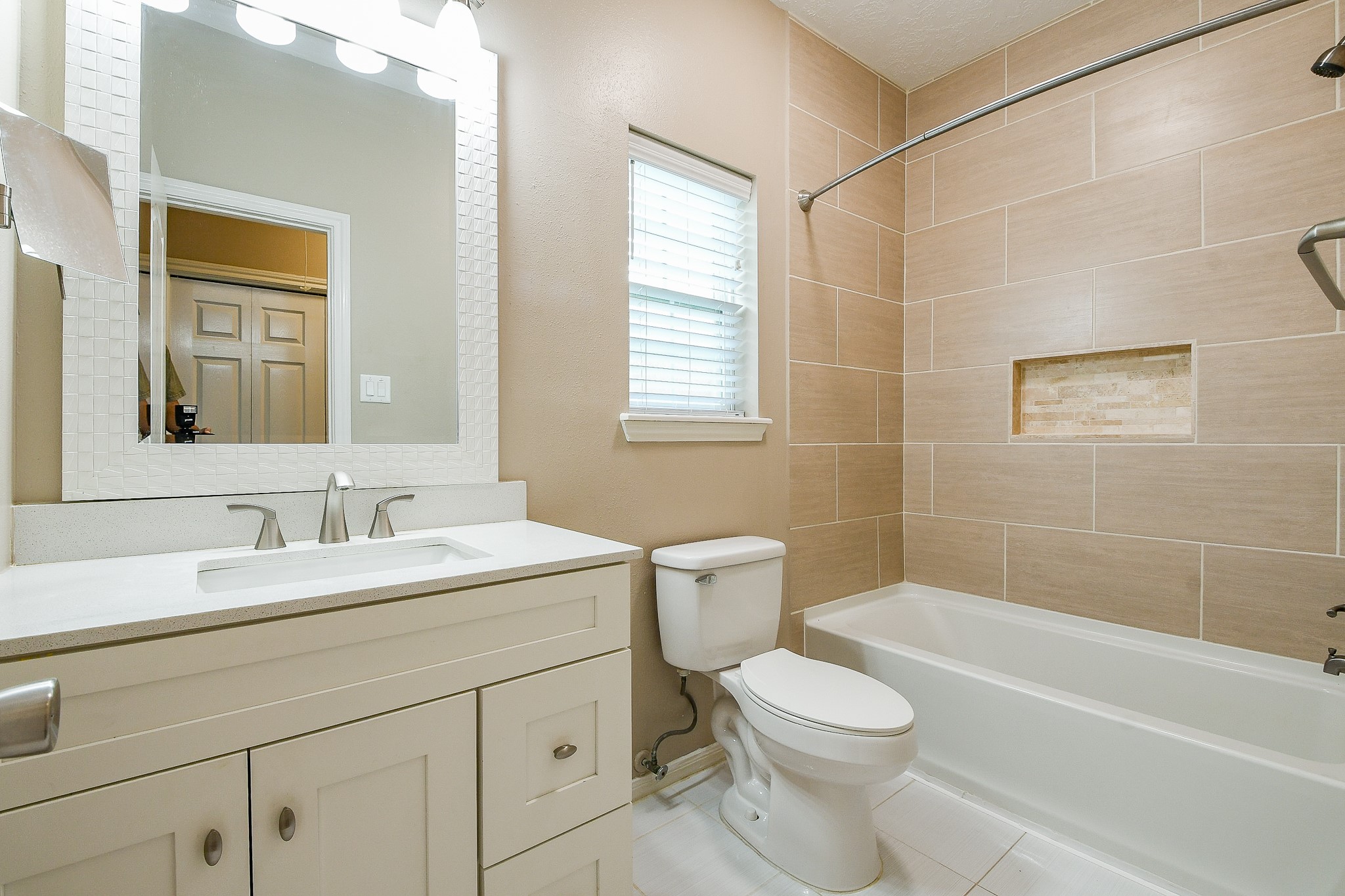 21818 Windsor Castle Drive Spring, TX 77388 - Photo 29 of 32 Hall full bath