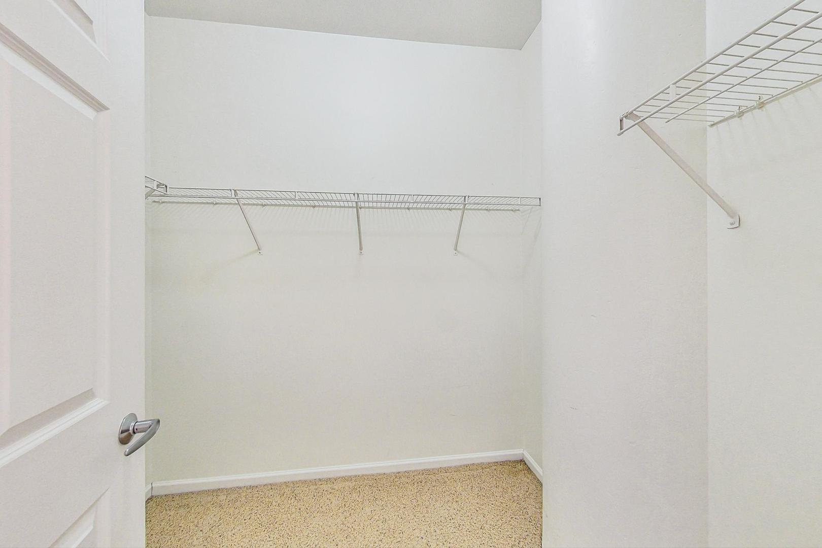 1255 South State Street, Unit 1918 Chicago, IL 60605 - Photo 11 of 16 a view of small space