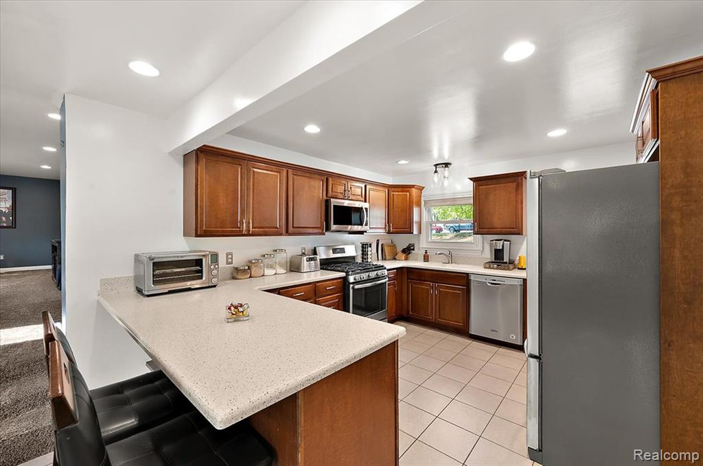2262 Hammerslea Road Lake Orion, MI 48359 - Photo 13 of 47 Gallery Image 13
