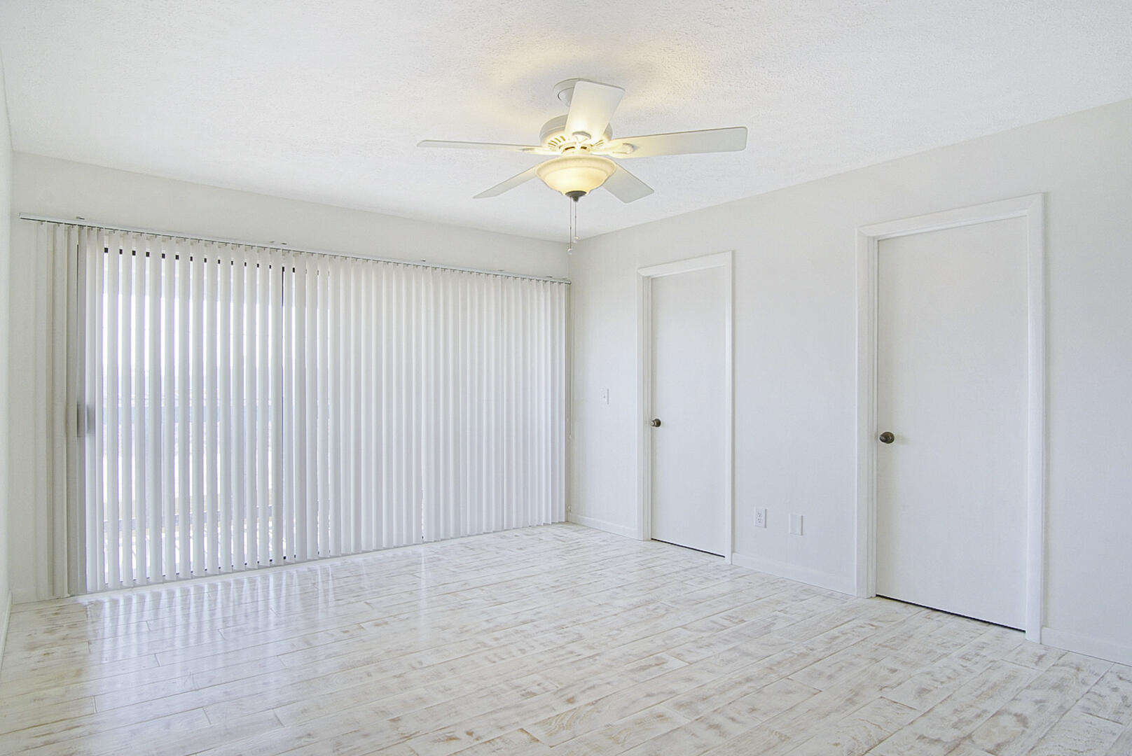 2060 Colonial Road, Unit 2 Fort Pierce, FL 34950 - Photo 16 of 30 Photo Apr 26 2025, 10 07 07 AM