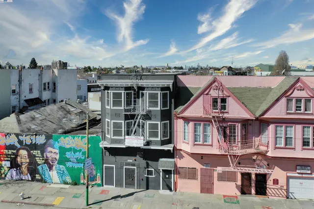 a view of a large building with a lot of windows