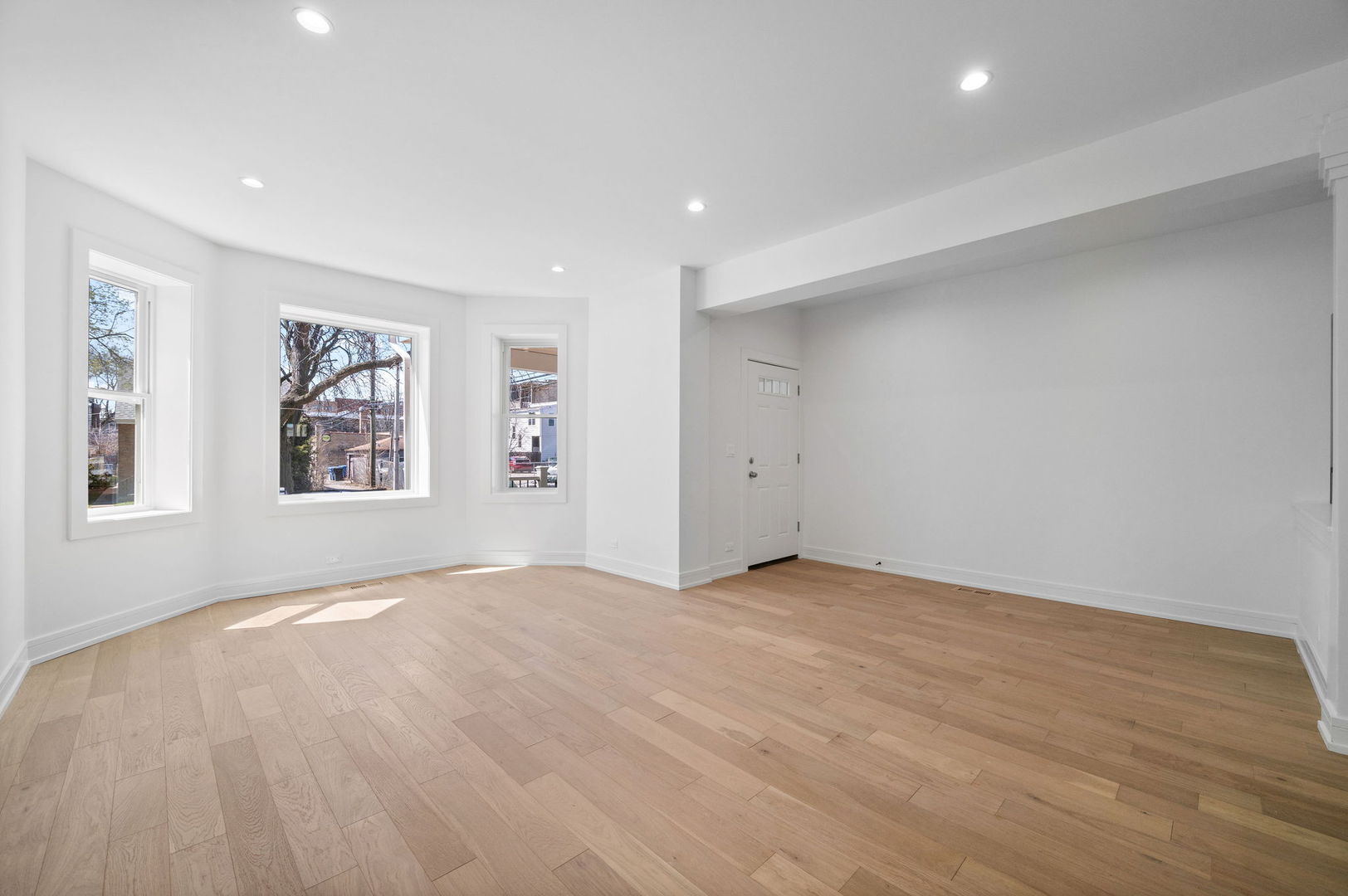 3941 North Spaulding Avenue Chicago, IL 60618 - Photo 2 of 33
