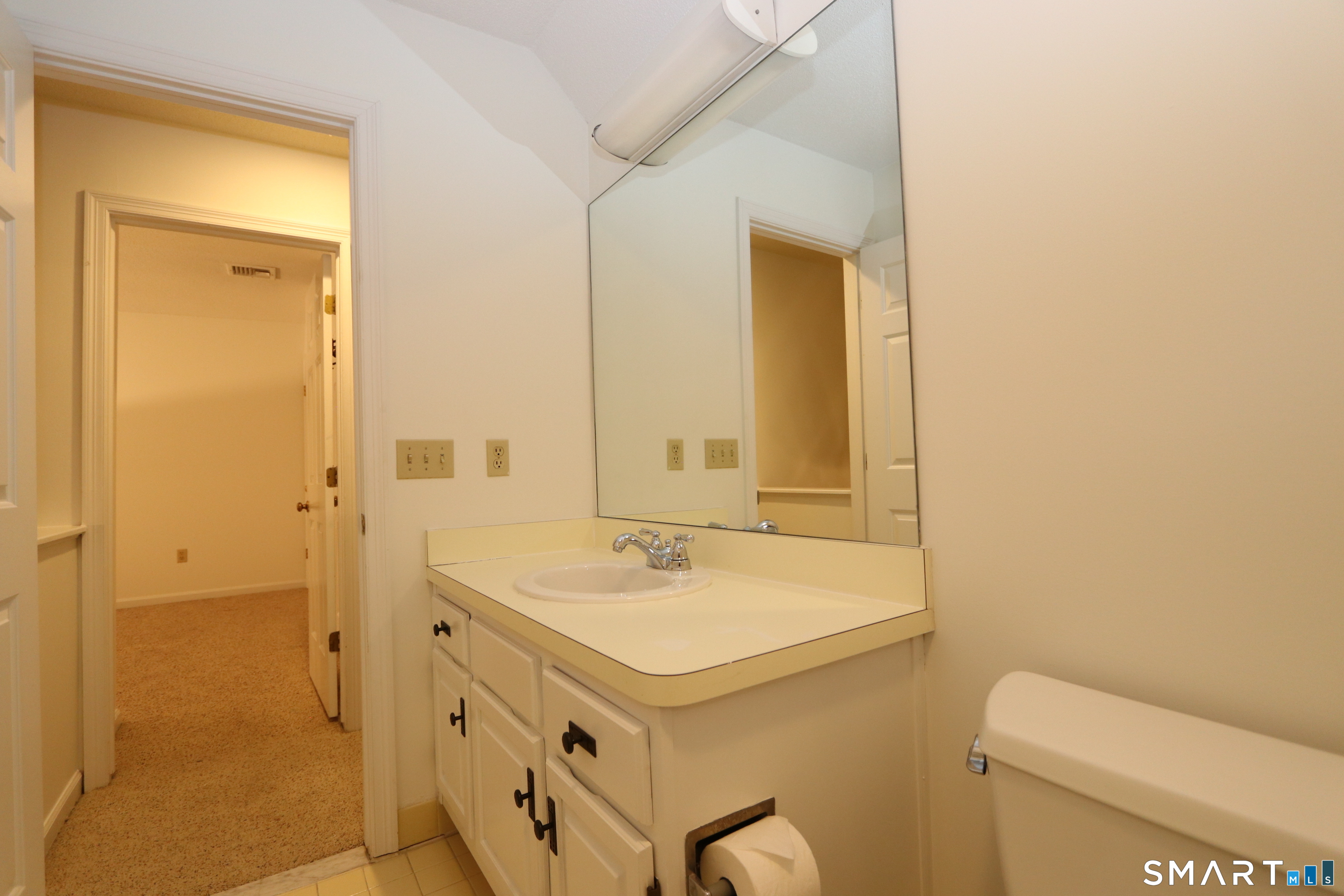 50 Wilton Crest Road, Unit 50 Wilton, CT 06897 - Photo 20 of 31 Upper floor bathroom convenient to the second bedroom