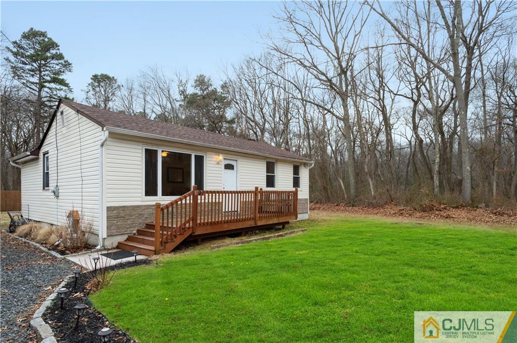 10 Soden Lane Old Bridge, NJ 08857 - Photo 17 of 20 a view of a backyard with a garden