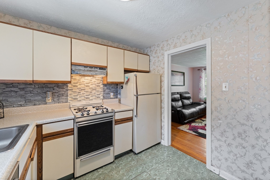 35 Colony Road, Unit 4 (2B) West Springfield, MA 01089 - Photo 8 of 28 Gallery Image 8