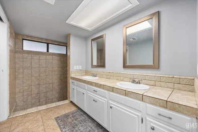 $999,999 | Undisclosed Address, Bakersfield, CA 93308