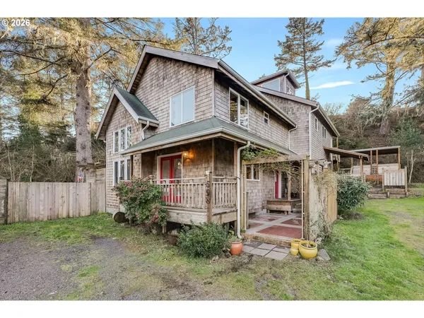 $699,000 | 598 North Laurel, Unit A, Cannon Beach, OR 97110