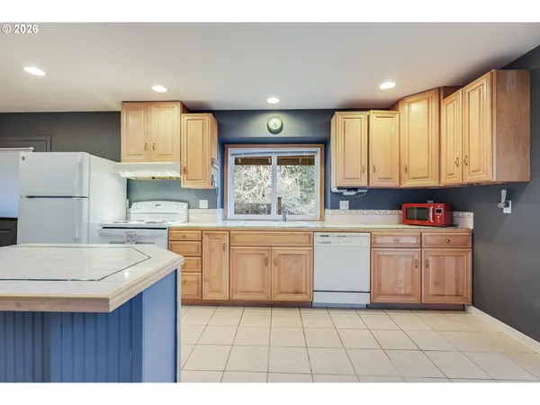 $699,000 | 598 North Laurel, Unit A, Cannon Beach, OR 97110