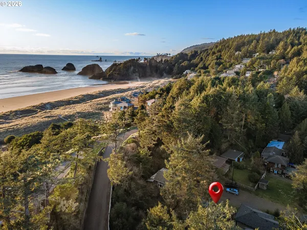 $699,000 | 598 North Laurel, Unit A, Cannon Beach, OR 97110