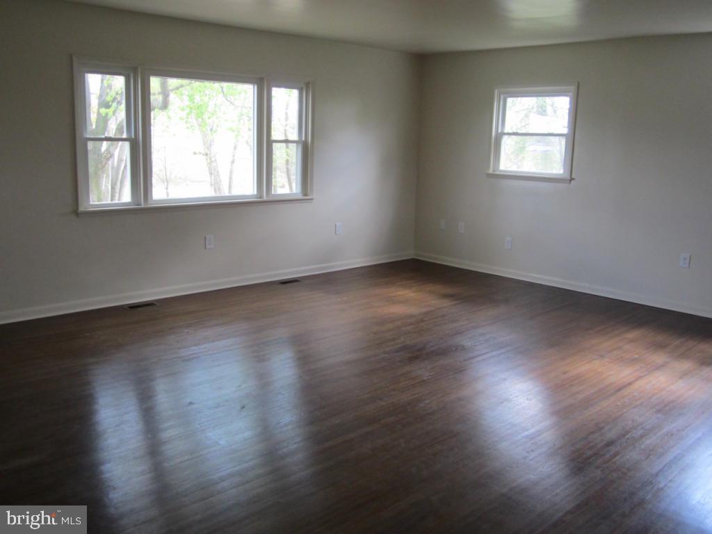 1047 Old Elizabethtown Road Elizabethtown, PA 17022 - Photo 4 of 12 Gallery Image 4