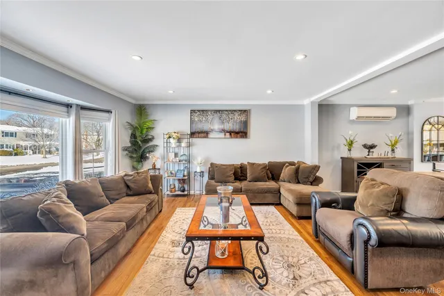 $1,019,000 | 19 Radburn Drive, Commack, NY 11725