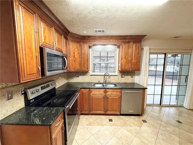 $2,400 | 5212 Pine Branch Circle, Sugar Hill, GA 30518