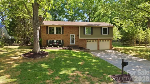 $585,000 | 6723 Rollingridge Drive, Charlotte, NC 28211