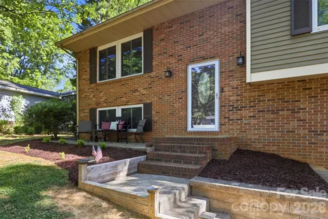 $585,000 | 6723 Rollingridge Drive, Charlotte, NC 28211